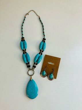 Faux Turquoise Teardrop Pendant Necklace and Earring Set